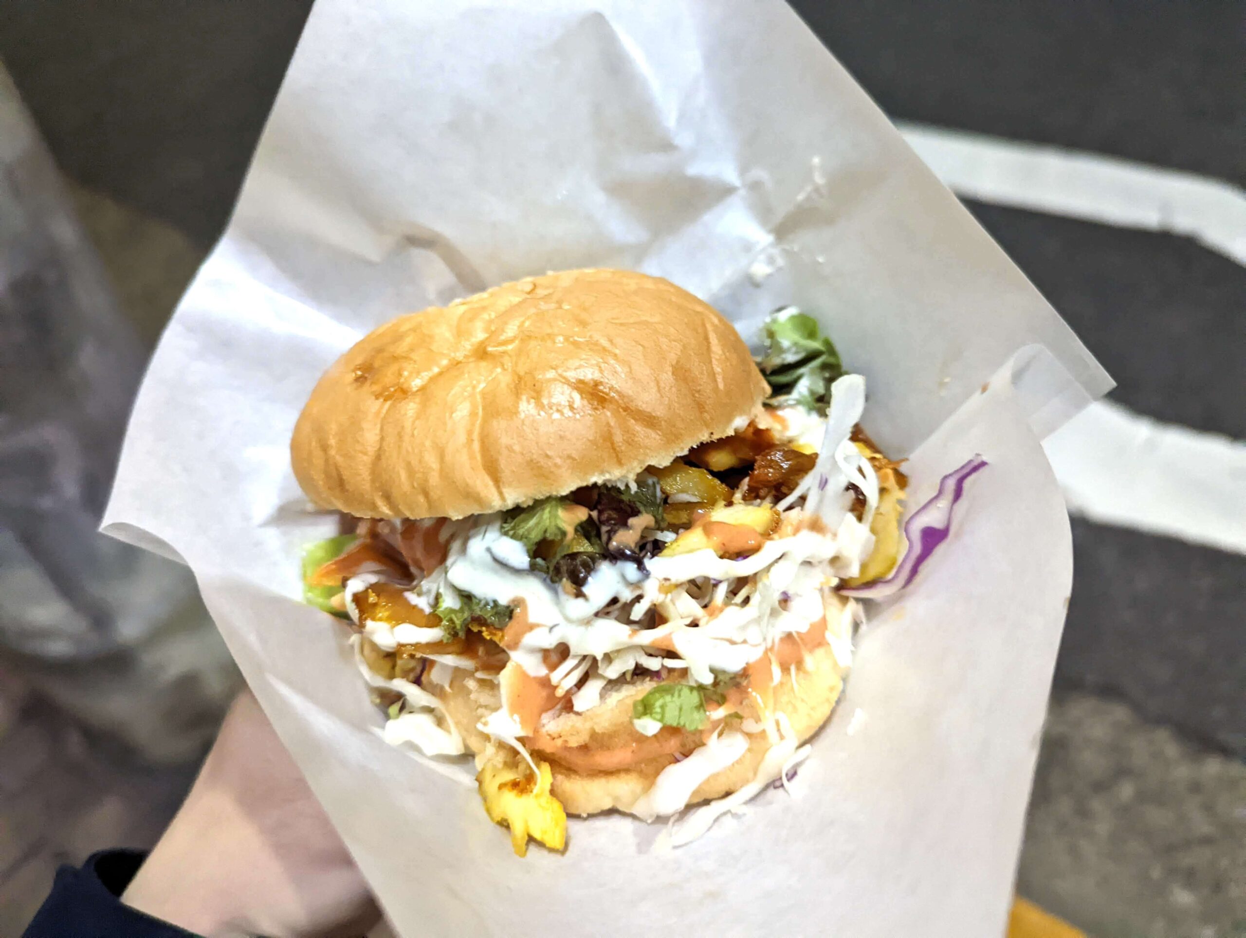 東中野・おいしいケバブ（oishi kebab）のケバブバーガー (1)